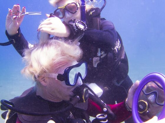 Underwater haircut